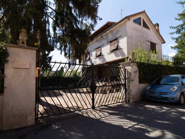 casa indipendente in vendita a Cave