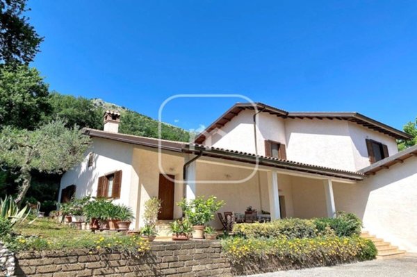 casa indipendente in vendita a Cave