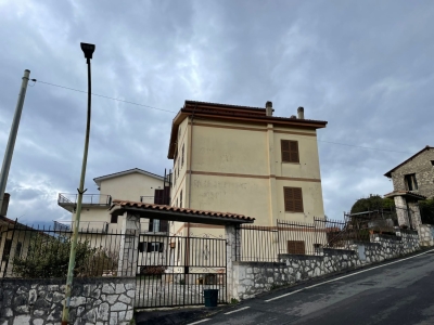 casa indipendente in vendita a Cerreto Laziale