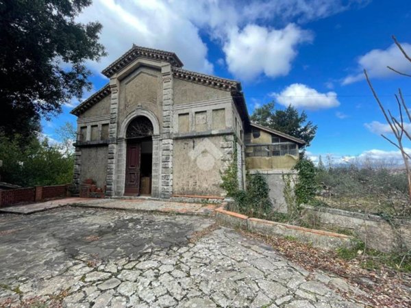 casa indipendente in vendita a Cervara di Roma in zona Maddalena