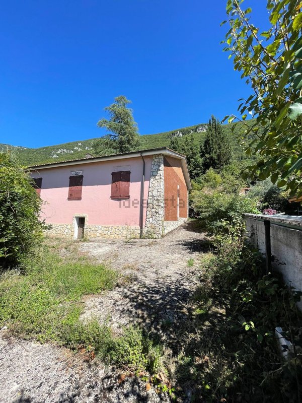casa indipendente in vendita a Cervara di Roma in zona Maddalena