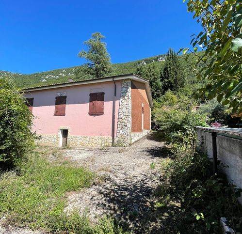casa indipendente in vendita a Cervara di Roma in zona Maddalena