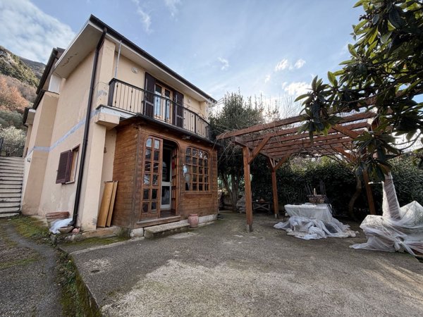 casa indipendente in vendita a Cervara di Roma in zona Maddalena