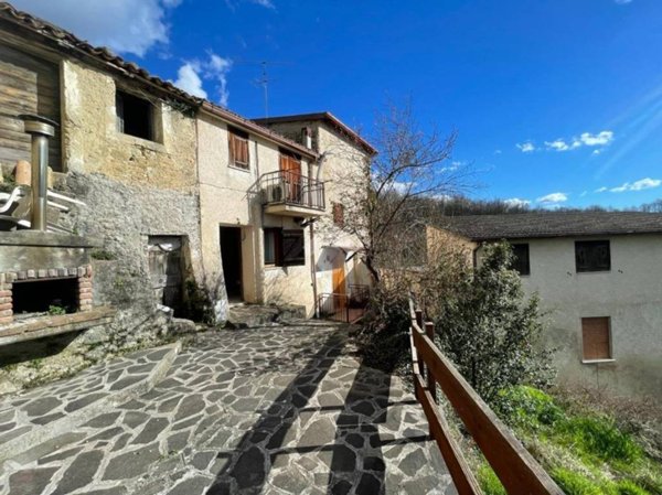 casa indipendente in vendita a Cervara di Roma in zona Maddalena