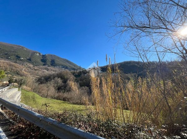 terreno edificabile in vendita a Cervara di Roma in zona Maddalena