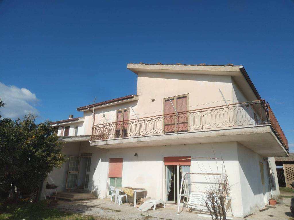 casa indipendente in vendita a Cerveteri in zona Ceri