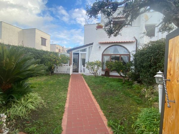 casa indipendente in vendita a Cerveteri in zona Marina di Cerveteri
