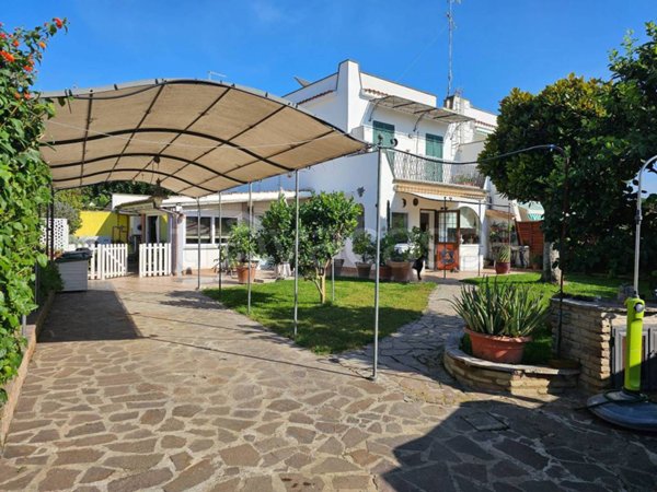 casa indipendente in vendita a Cerveteri in zona Marina di Cerveteri