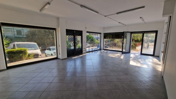 locale commerciale in vendita a Cerveteri