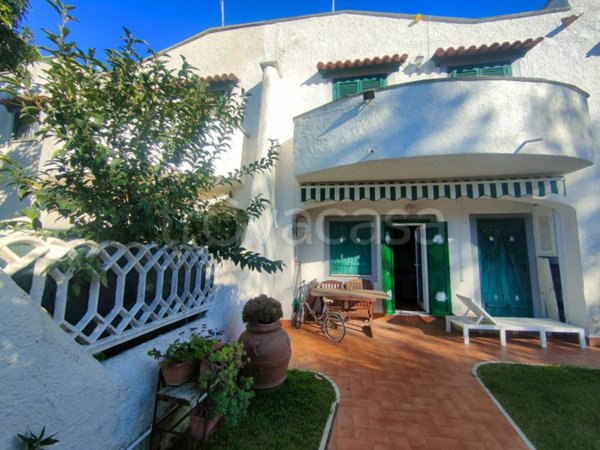 casa indipendente in vendita a Cerveteri in zona Cerenova