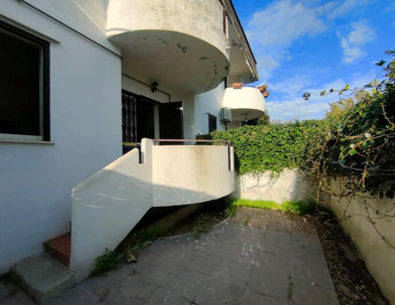 appartamento in vendita a Cerveteri in zona Marina di Cerveteri