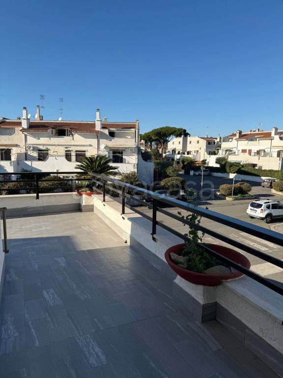 appartamento in vendita a Cerveteri in zona Marina di Cerveteri