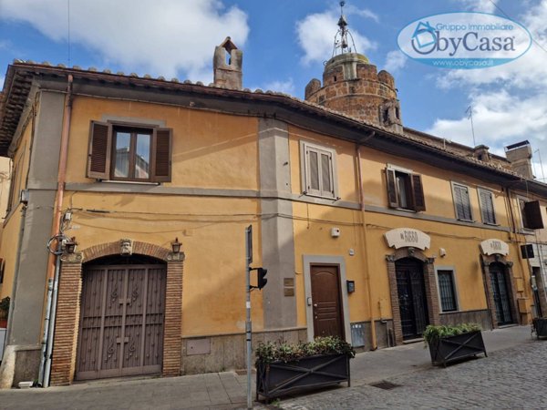 locale commerciale in vendita a Cerveteri