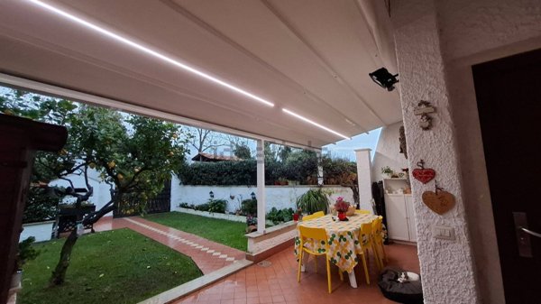 casa indipendente in vendita a Cerveteri in zona Cerenova