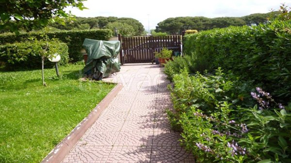 casa indipendente in vendita a Cerveteri in zona Marina di Cerveteri