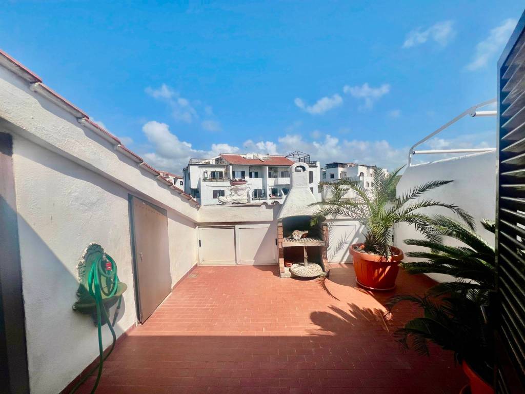 appartamento in vendita a Cerveteri in zona Marina di Cerveteri