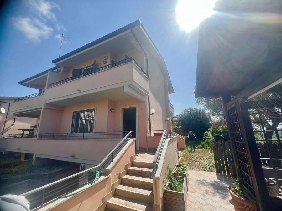 casa indipendente in vendita a Cerveteri in zona Valcanneto