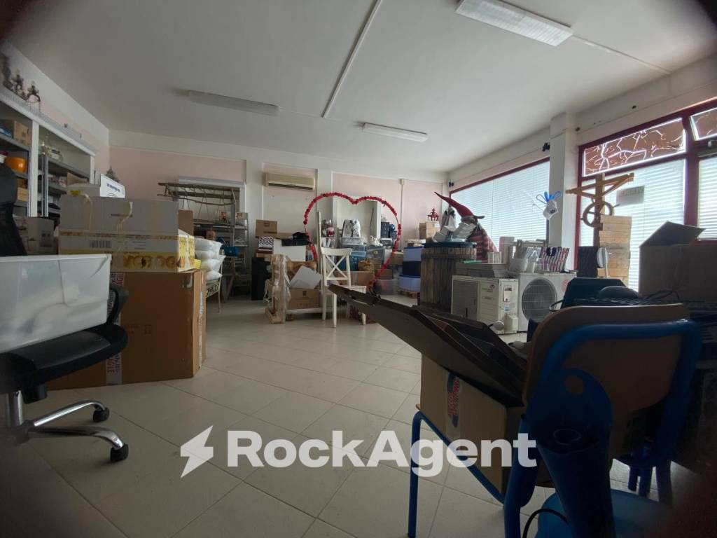 negozio in vendita a Cerveteri in zona Valcanneto