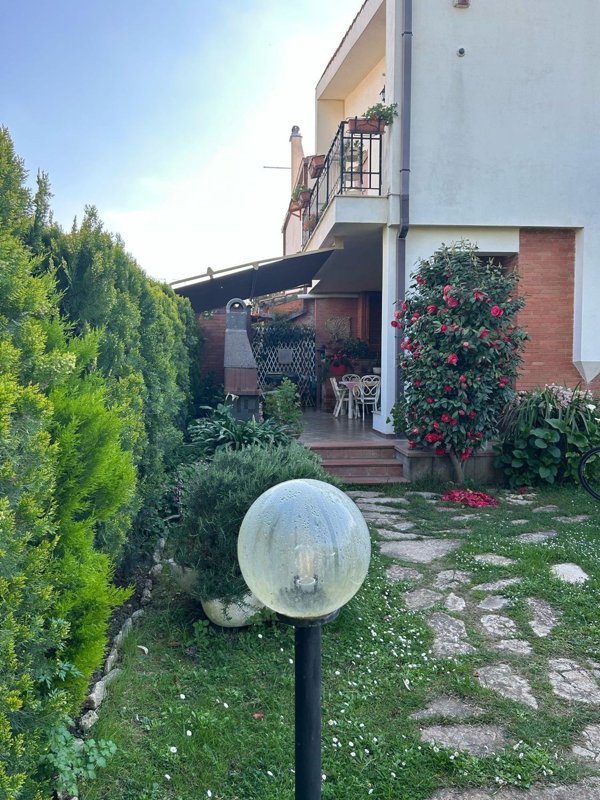 casa indipendente in vendita a Cerveteri