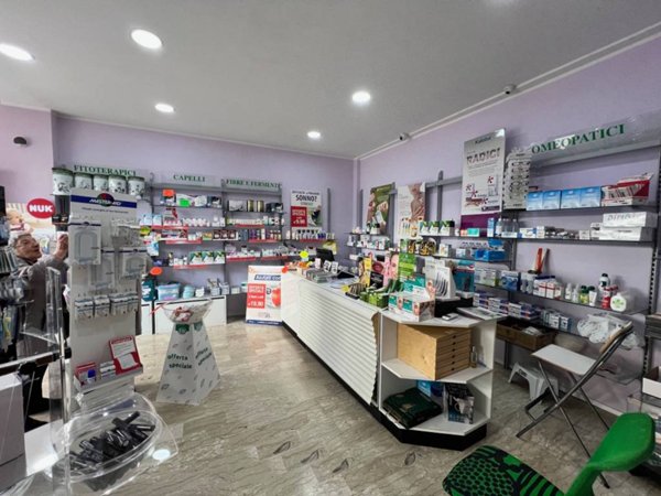 negozio in vendita a Cerveteri in zona Cerenova