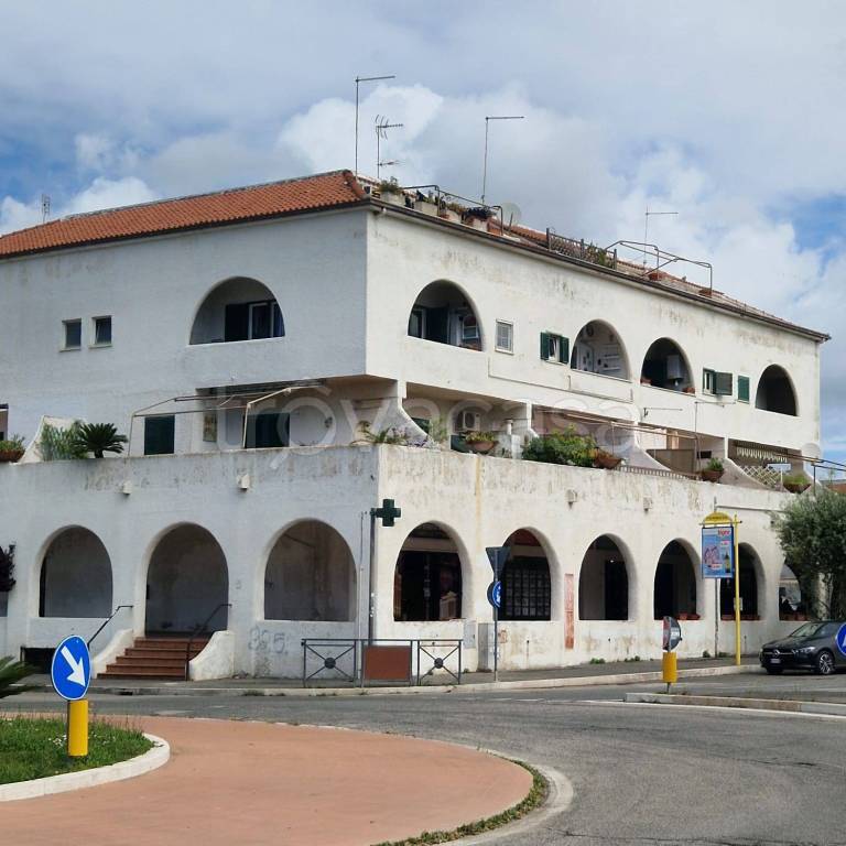 appartamento in vendita a Cerveteri in zona Marina di Cerveteri