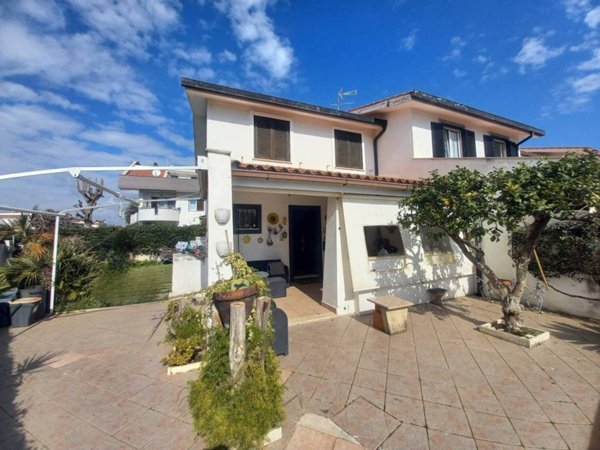 casa indipendente in vendita a Cerveteri in zona Marina di Cerveteri