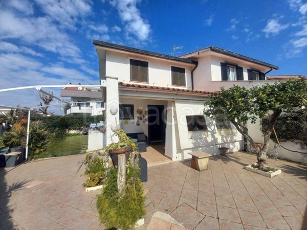 casa indipendente in vendita a Cerveteri in zona Marina di Cerveteri