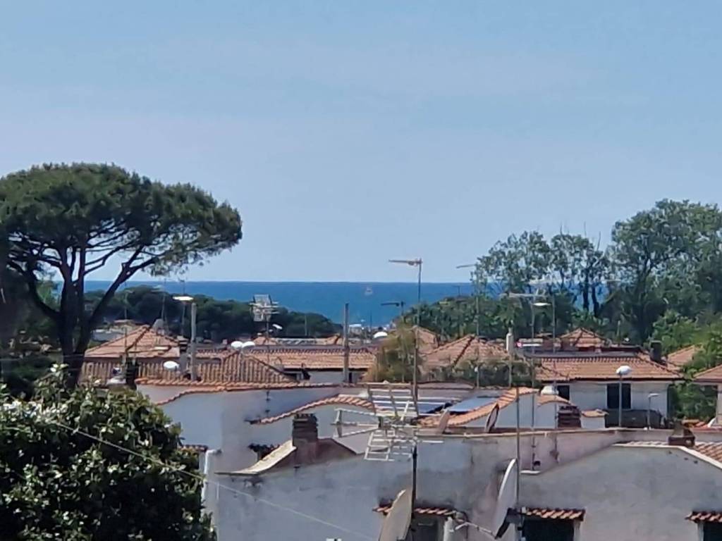 appartamento in vendita a Cerveteri in zona Cerenova