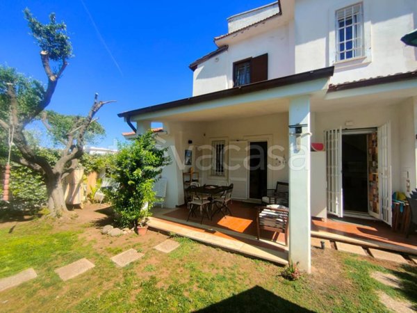 casa indipendente in vendita a Cerveteri in zona Marina di Cerveteri