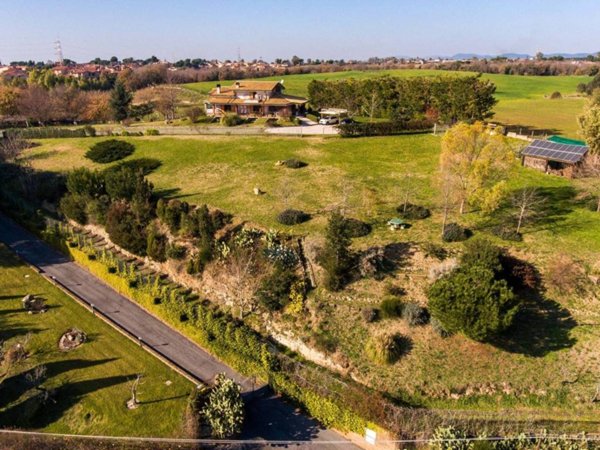 casa indipendente in vendita a Cerveteri in zona Ceri