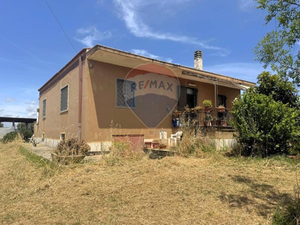 casa indipendente in vendita a Cerveteri in zona Marina di Cerveteri