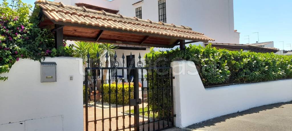 casa indipendente in vendita a Cerveteri in zona Cerenova