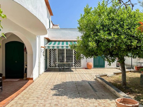 casa indipendente in vendita a Cerveteri in zona Cerenova