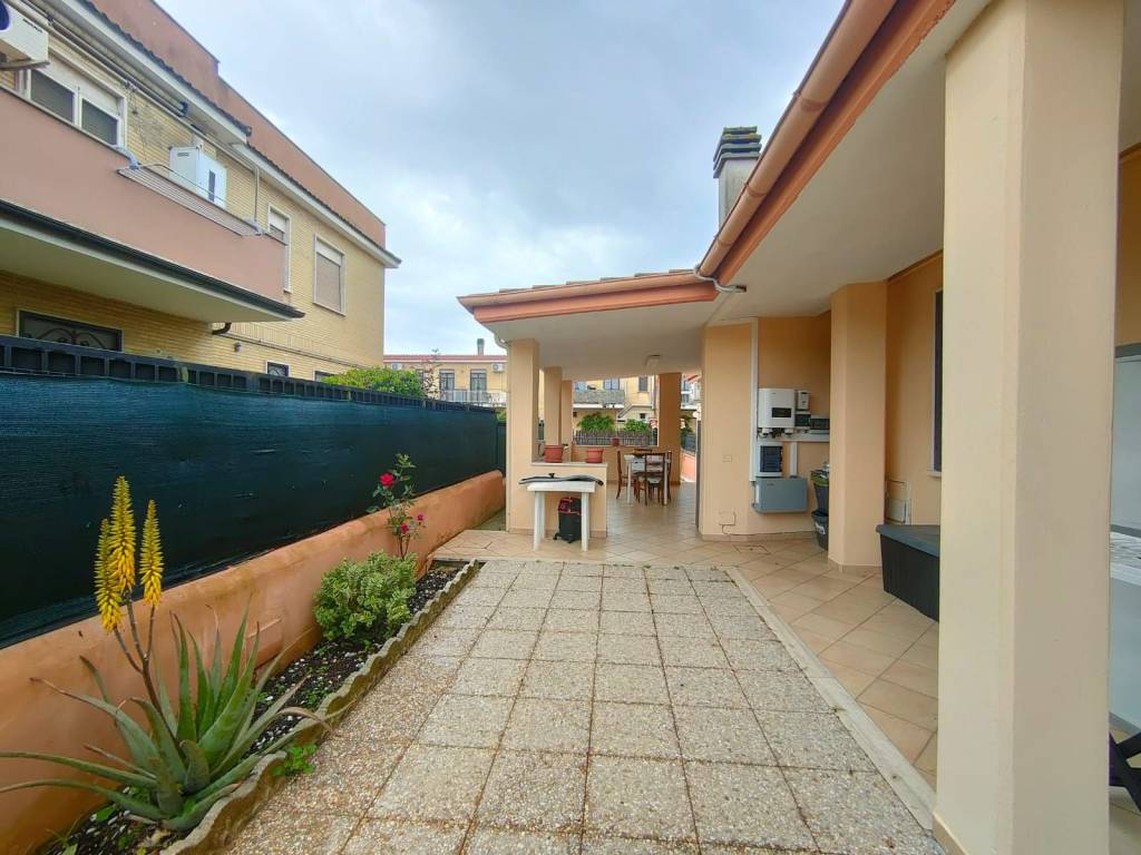 casa indipendente in vendita a Cerveteri in zona Cerenova