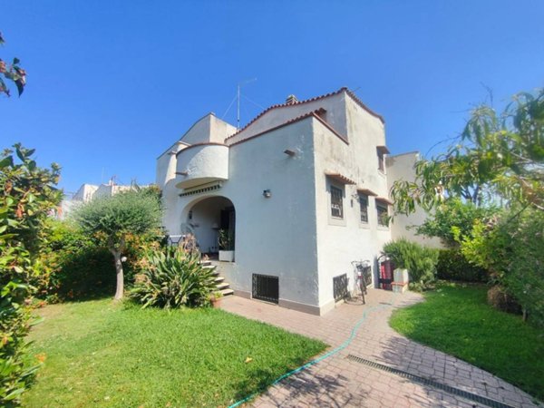 casa indipendente in vendita a Cerveteri in zona Cerenova