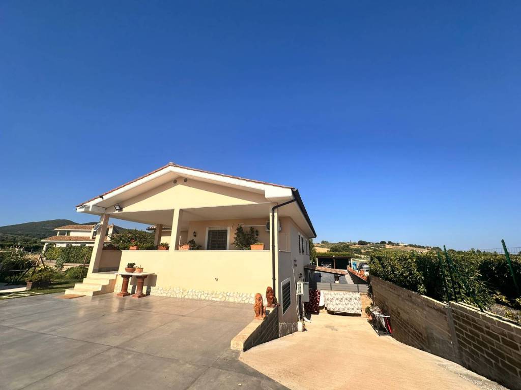 casa indipendente in vendita a Cerveteri in zona Sasso