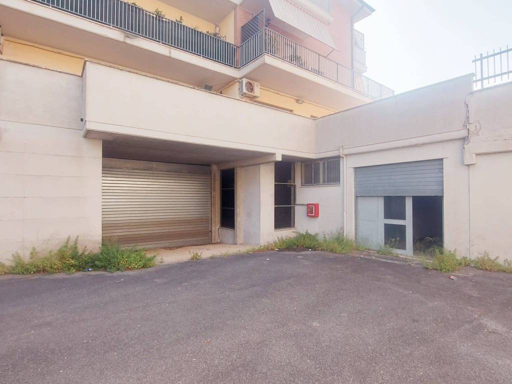 locale commerciale in vendita a Cerveteri