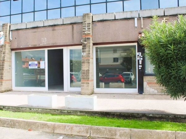 negozio in vendita a Cerveteri in zona Campo di Mare