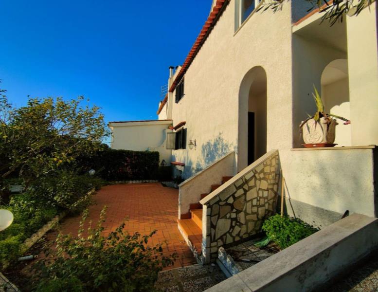 casa indipendente in vendita a Cerveteri in zona Marina di Cerveteri
