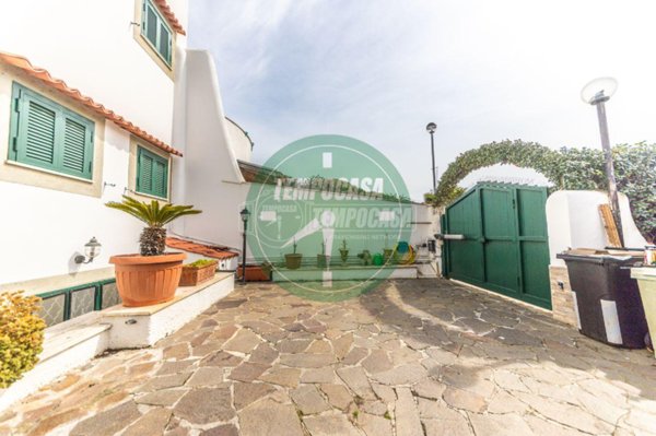 casa indipendente in vendita a Cerveteri in zona Cerenova