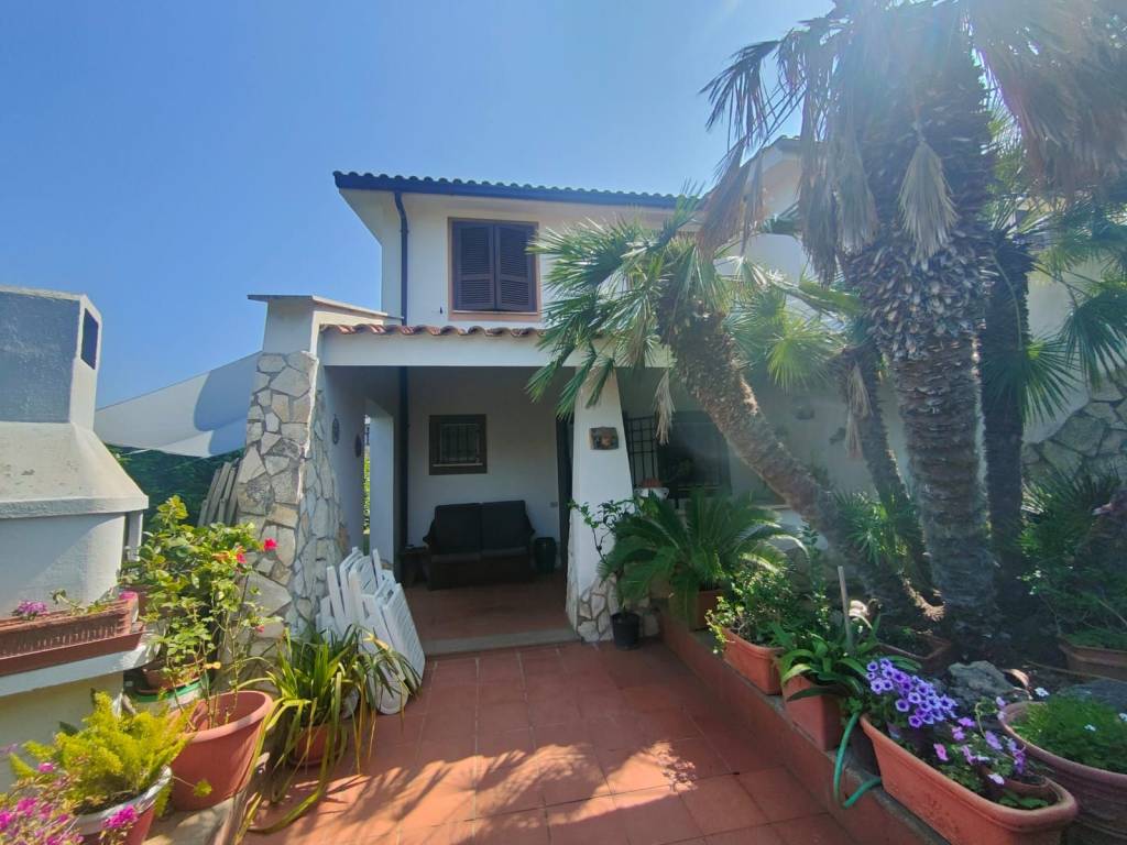 casa indipendente in vendita a Cerveteri in zona Cerenova