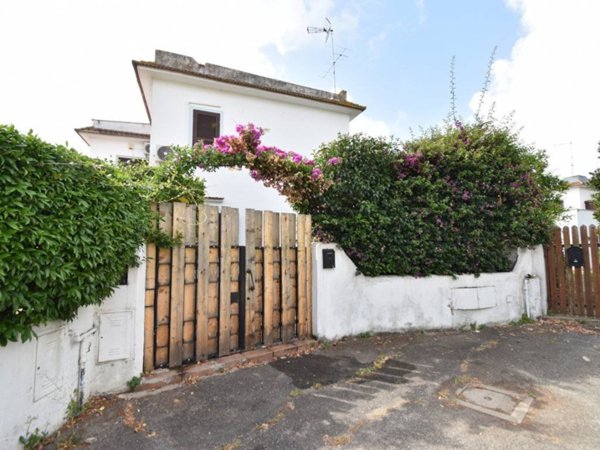 casa indipendente in vendita a Cerveteri in zona Marina di Cerveteri