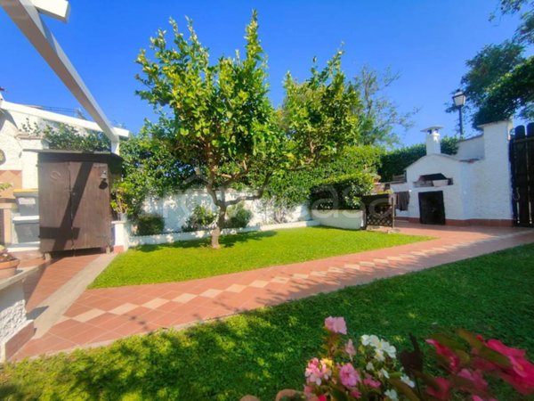 casa indipendente in vendita a Cerveteri in zona Cerenova