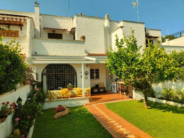 casa indipendente in vendita a Cerveteri in zona Cerenova