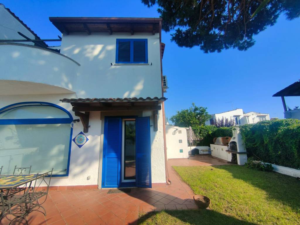 casa indipendente in vendita a Cerveteri in zona Cerenova