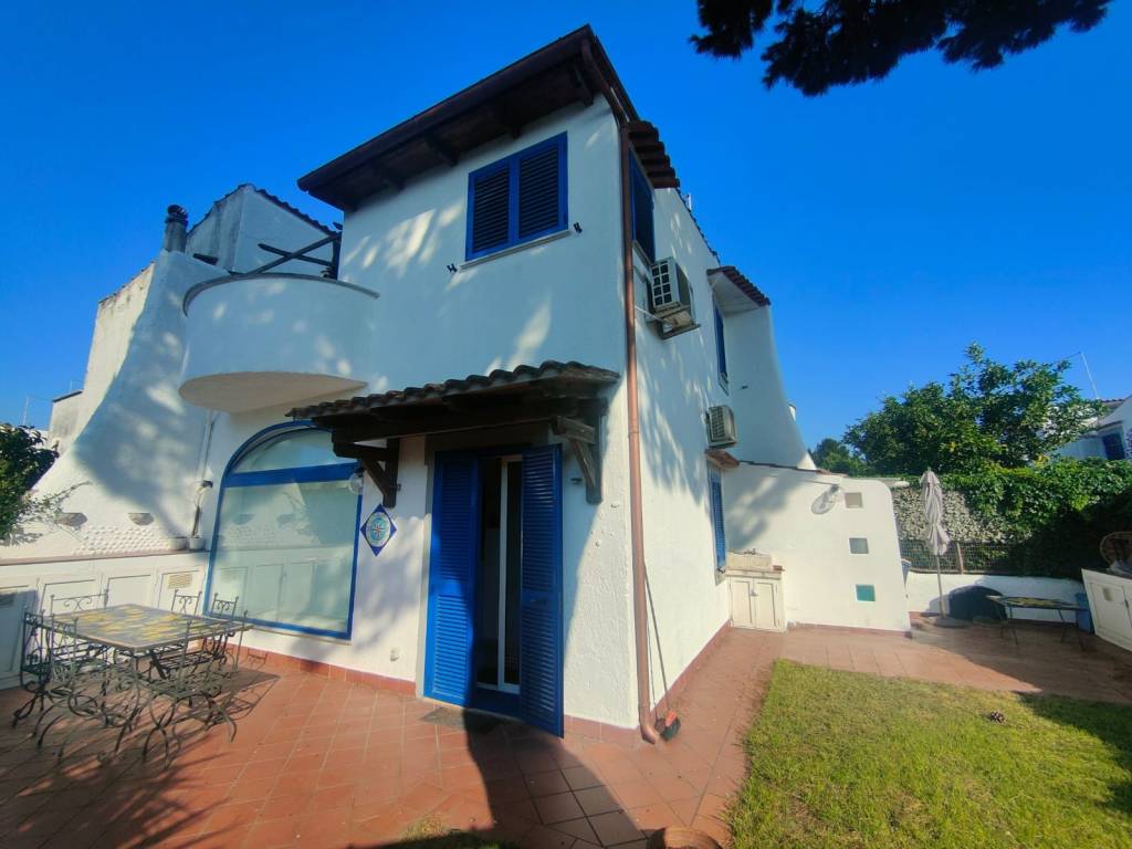 casa indipendente in vendita a Cerveteri in zona Marina di Cerveteri