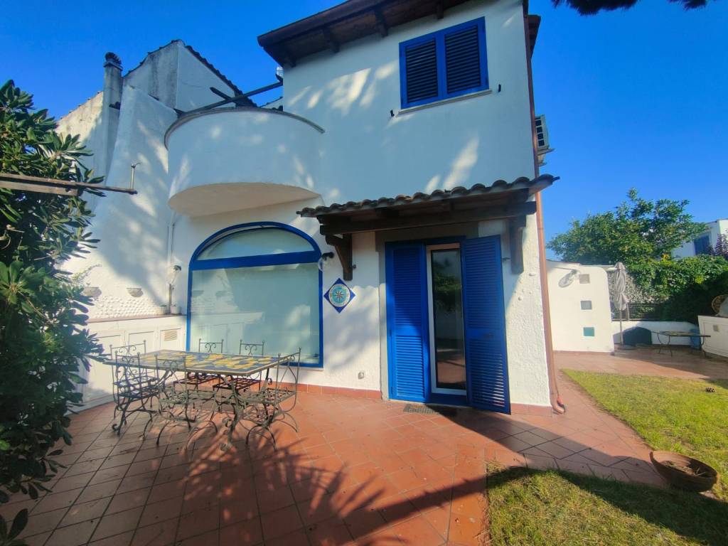casa indipendente in vendita a Cerveteri in zona Marina di Cerveteri