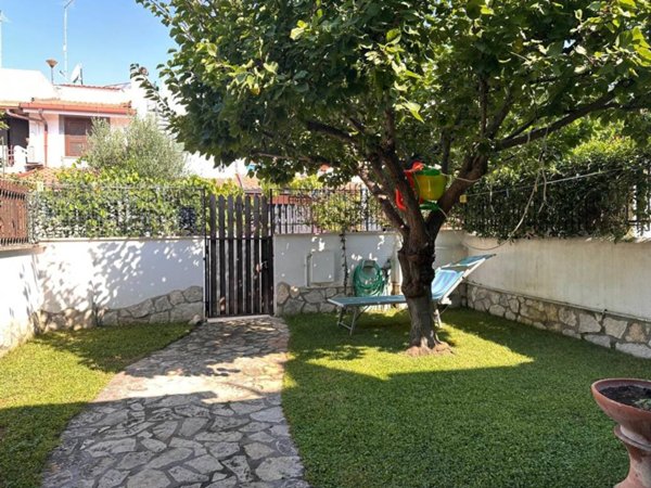 casa indipendente in vendita a Cerveteri in zona Cerenova