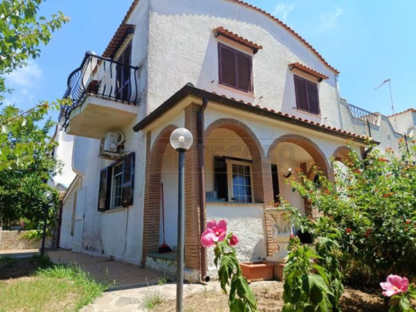 quadrivano in vendita a Cerveteri in zona Cerenova