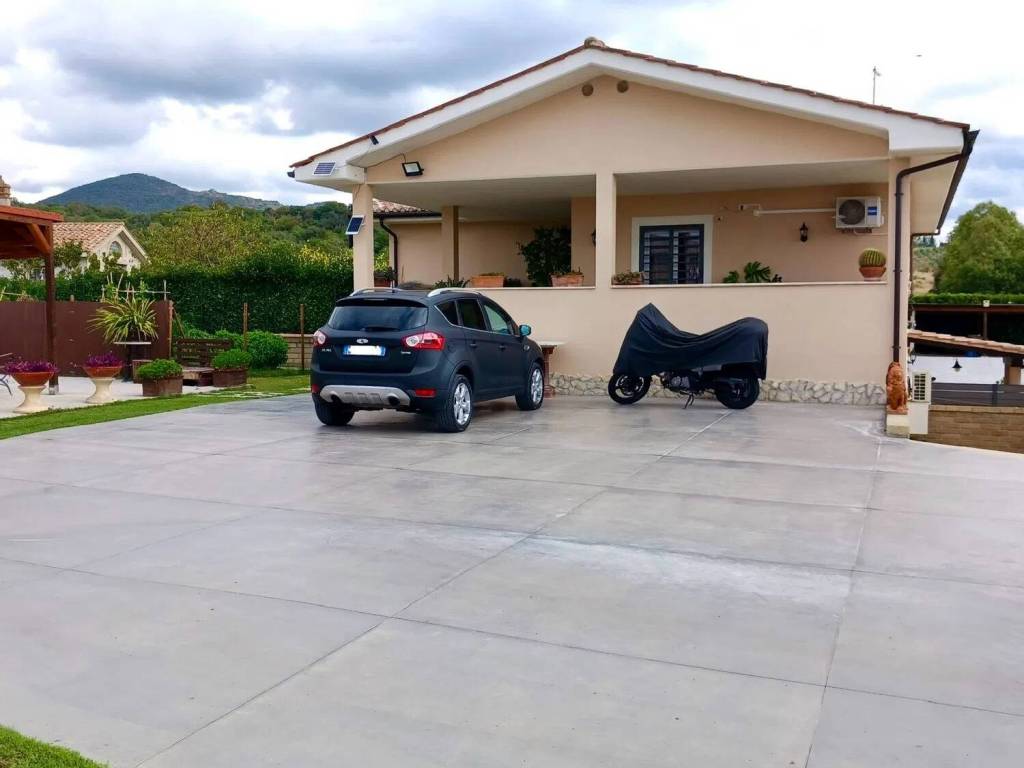 casa indipendente in vendita a Cerveteri in zona Sasso